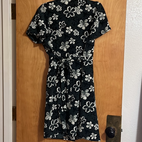 dress - Picture 3 of 7